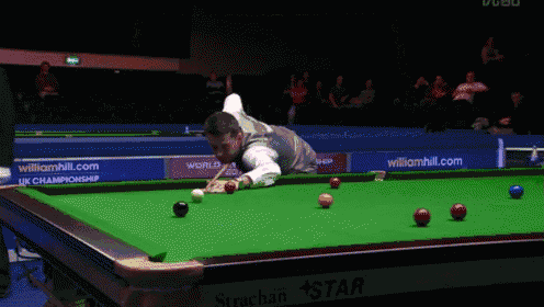 a snooker game between selby and robertson is going on