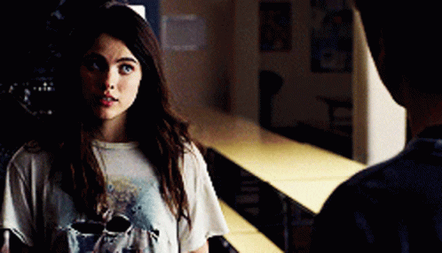 Margaret Qualley Questioning GIF - Margaret Qualley Questioning Mia GIFs