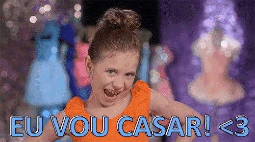 a little girl is making a funny face with the words eu vou casar < 3 behind her