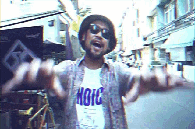 a man wearing sunglasses and a shirt with the word hoic on it