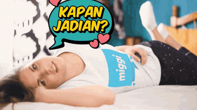 a woman laying on a bed with a speech bubble above her that says kapan jadian