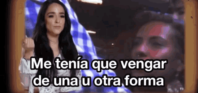 a woman says me tenía que venir de una u otra forma in front of a man