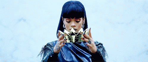 Rihanna Crown GIF - Rihanna Crown Crowning GIFs