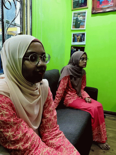 Smile Waiting GIF - Smile Waiting Muslim Ladies GIFs
