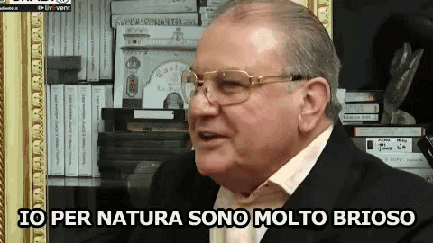 an older man wearing glasses says io per natura sono molto brioso