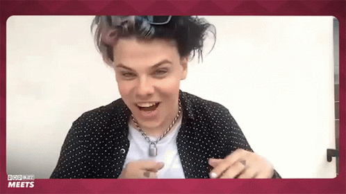 Laughing Yungblud GIF - Laughing Yungblud Haha GIFs