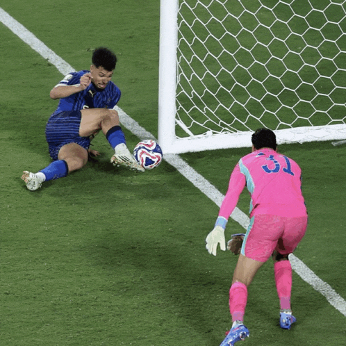 a soccer player with the number 31 on his shorts