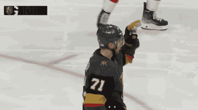 a hockey player wearing a number 21 jersey