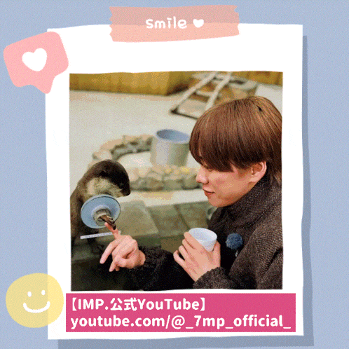 a picture of a man feeding an otter with the caption smile youtube.com/@_7mp_official