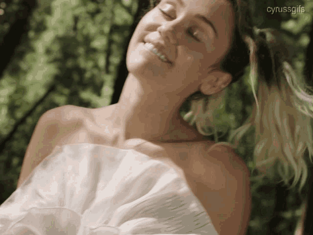 Cyrussgifs Miley Cyrus GIF - Cyrussgifs Miley Cyrus Miley Cyrus Malibu GIFs
