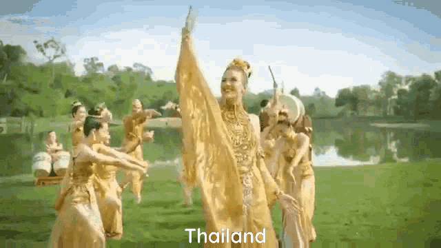 สยาม รีเจนซี่ GIF - สยาม รีเจนซี่ Thai Traditional Dress GIFs