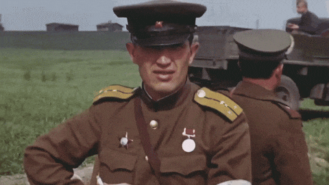 a man in a military uniform has a medal on his shoulder that says l