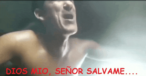 a man in a bathtub with the words dios mio señor salvame in red