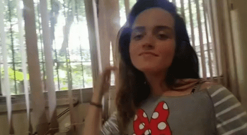 Thaynazinha Surfs Up GIF - Thaynazinha Surfs Up Whats Up GIFs