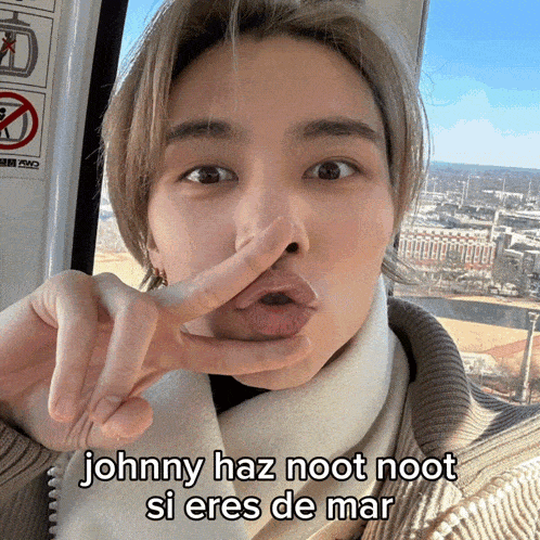 johnny haz noot noot si eres de mar is written above a person 's face