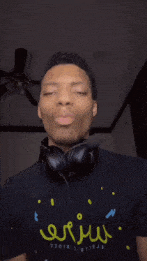 a man wearing a black shirt that says ' swirl ' on it
