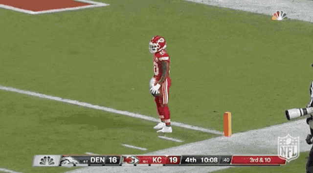 a football game between den and kc is being played