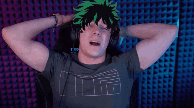 a man wearing headphones and a t-shirt that says tes on it