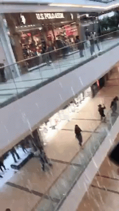 Shummer Rain GIF - Shummer Rain Shopping_mall GIFs