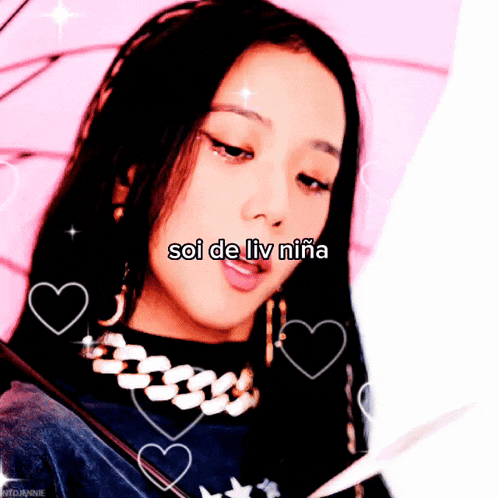 a close up of a woman 's face with the words " soi de liv niña " on it