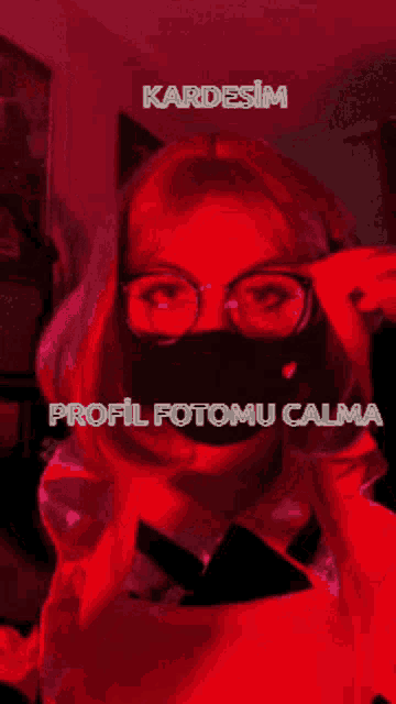 a girl wearing glasses and a mask with the words kardesim and profil fotomu calma written on the bottom