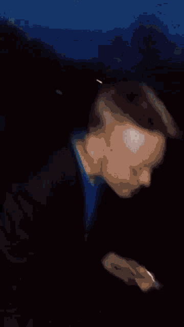 a blurry picture of a person 's face with a hat on