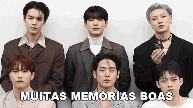 a group of young men standing next to each other with the words muitas memorias boas below them
