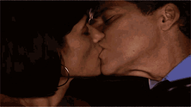 Mulheres Apaixonadas Helena GIF