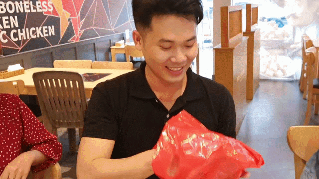 Mr Hieu With The Goodbye Gift Gift GIF - Mr Hieu With The Goodbye Gift Gift Smile GIFs