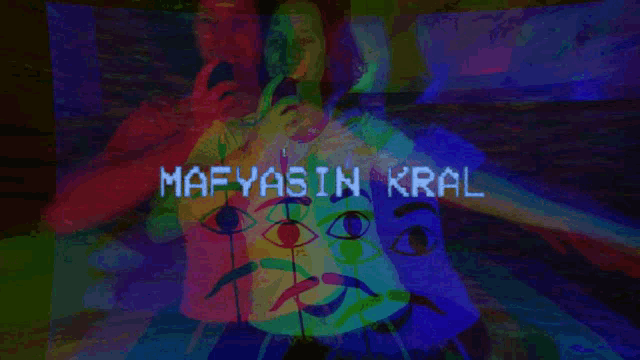 a woman singing into a microphone with the words mafyasin kral on the screen behind her