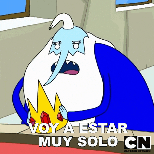 a cartoon of ice king holding a crown with the words " voy a estar muy solo " on the bottom
