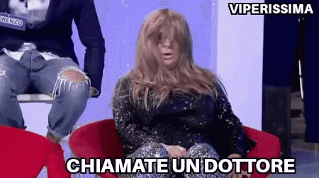 a woman is sitting in a chair with the words " chiamate un dottore " written below her