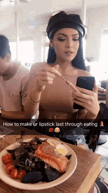Trandai Lipstick GIF - Trandai Lipstick Eat GIFs
