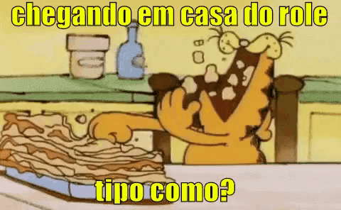 a cartoon of garfield eating a piece of food with the words chegando em casa do role tipo como