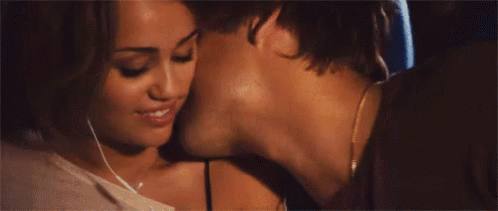 Besocuello Miley Cirus GIF - Besocuello Miley Cirus Kiss GIFs