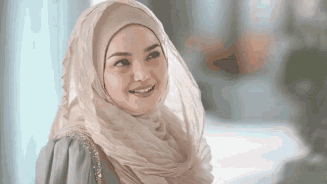Siti Nurhaliza Coming GIF