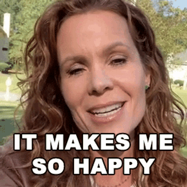 It Makes Me So Happy Robyn Lively GIF - It Makes Me So Happy Robyn Lively Cameo GIFs