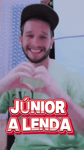 a man making a heart with his hands and the words junior a lenda on the bottom