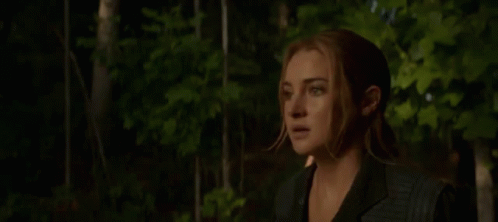Tris Looks Around GIF - The Divergent Series Insurgent Tris Prior GIFs
