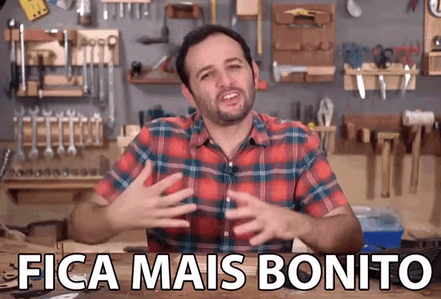 a man in a plaid shirt says fica mais bonito in front of tools