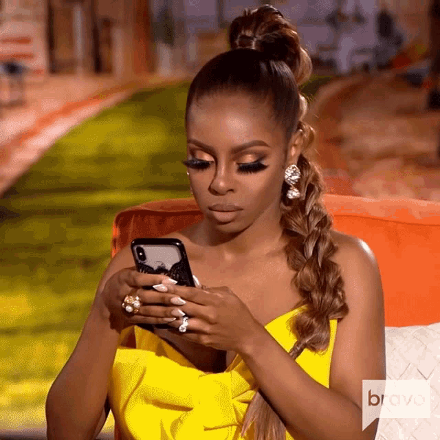 Playing Phone Real Housewives Of Potomac GIF - Playing Phone Real Housewives Of Potomac Enjoying GIFs