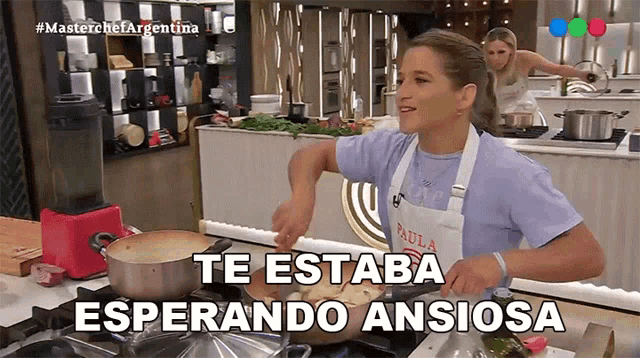 a woman cooking on a stove with the words te estaba esperando ansiosa above her