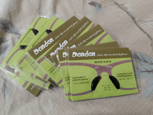 several packages of dandan anti-slip nose pads