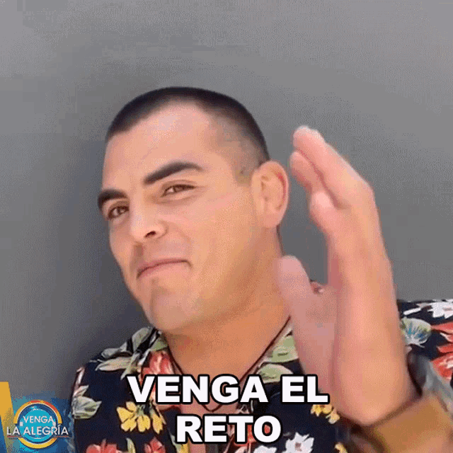 a man wearing a floral shirt says " venga el reto "