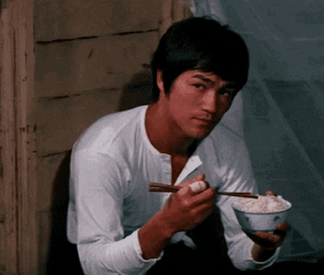Bruce Lee Eating GIF - Bruce Lee Eating Chopsticks GIFs