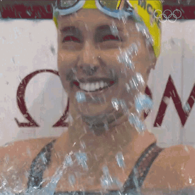 Pose Emma Mckeon GIF - Pose Emma Mckeon Australia Swimming Team GIFs