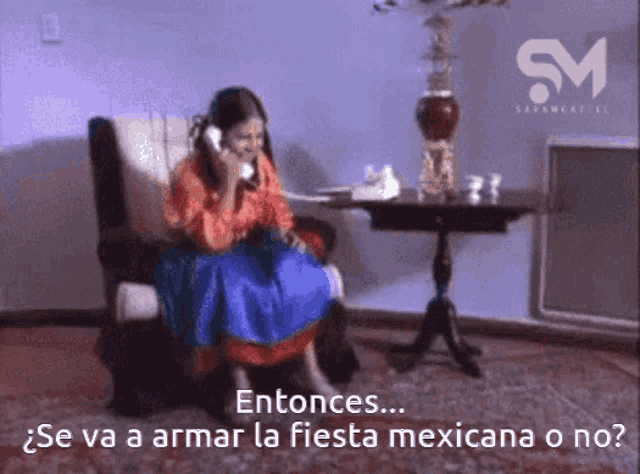 a woman is sitting in a chair talking on a phone with the words entonces written below her