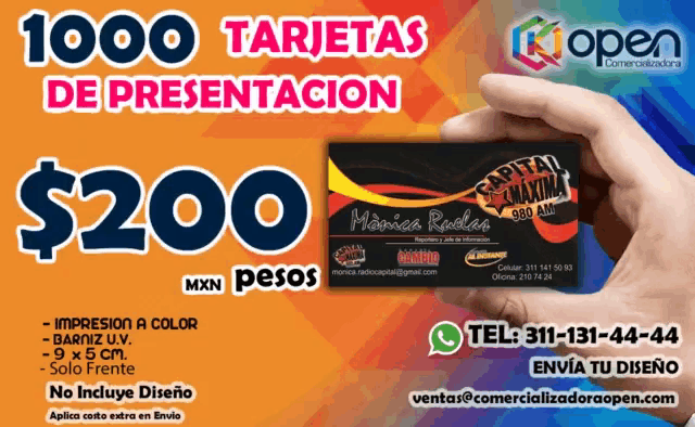 a person holding a business card that says $ 200 pesos