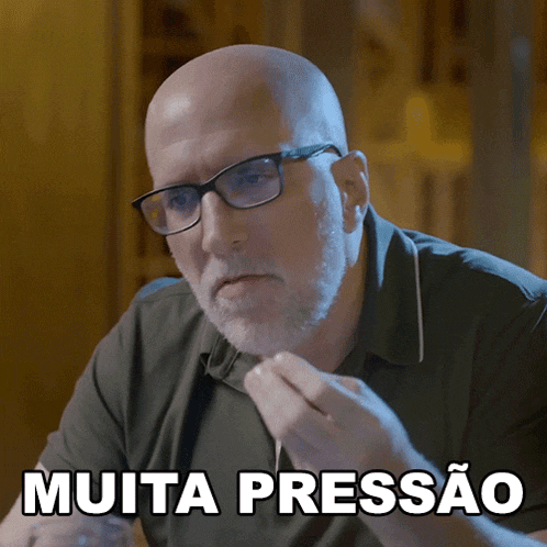 a man with glasses and a beard says muita pressao in a foreign language