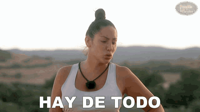 a woman says hay de todo in spanish
